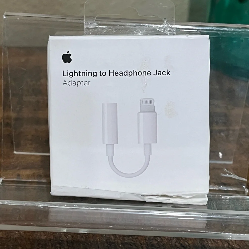 Apple USB-C to Lightning Cable, lightning to Headphone Jack